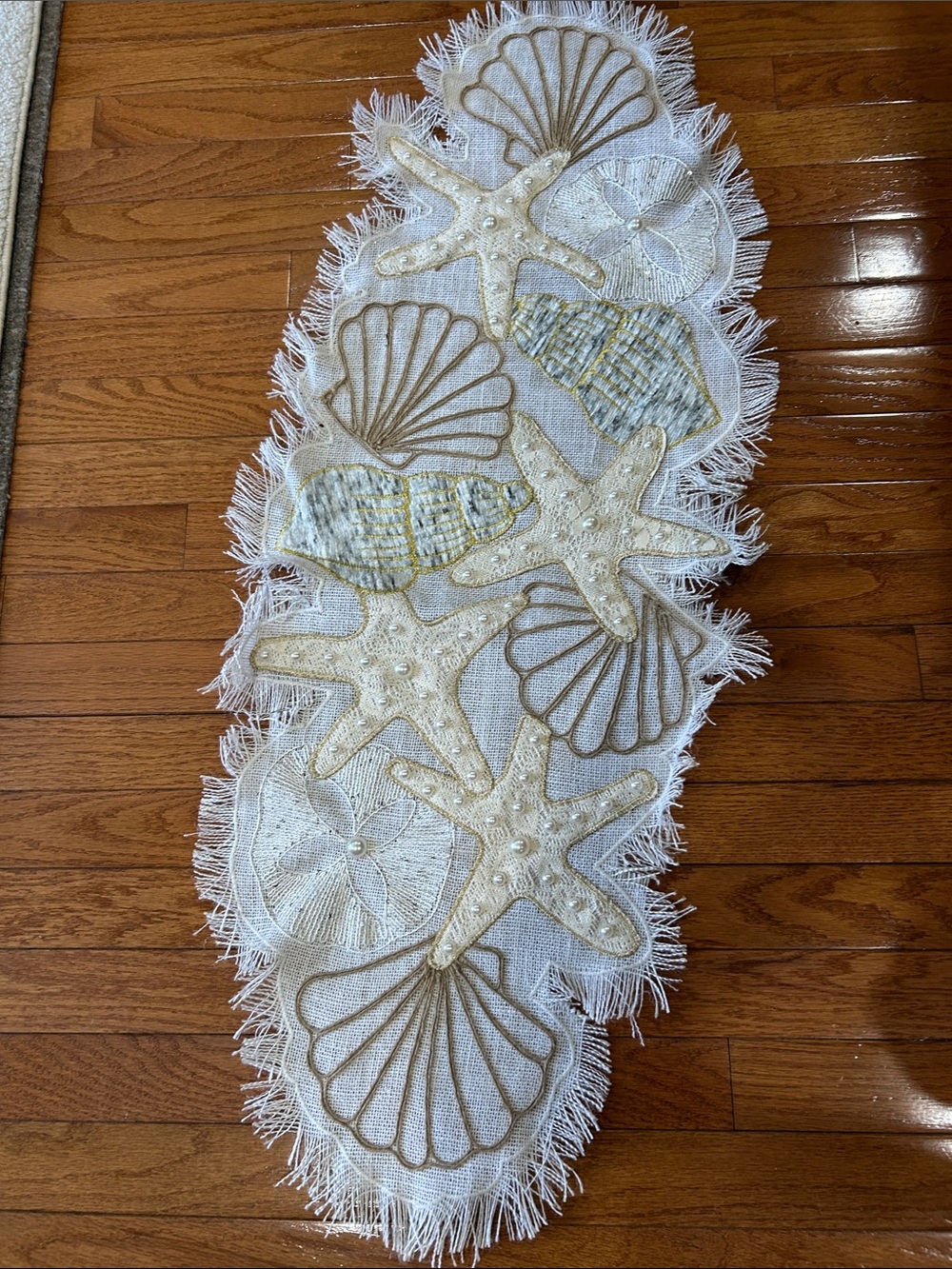 Coastal Seashell Starfish Table Runner in White pearls Seashell Beaded Runner - Picture 1 of 3